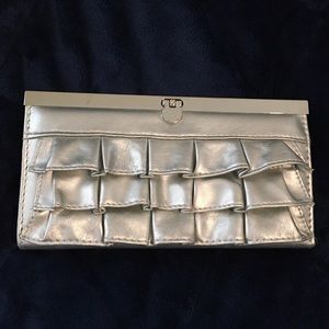 Silver clutch